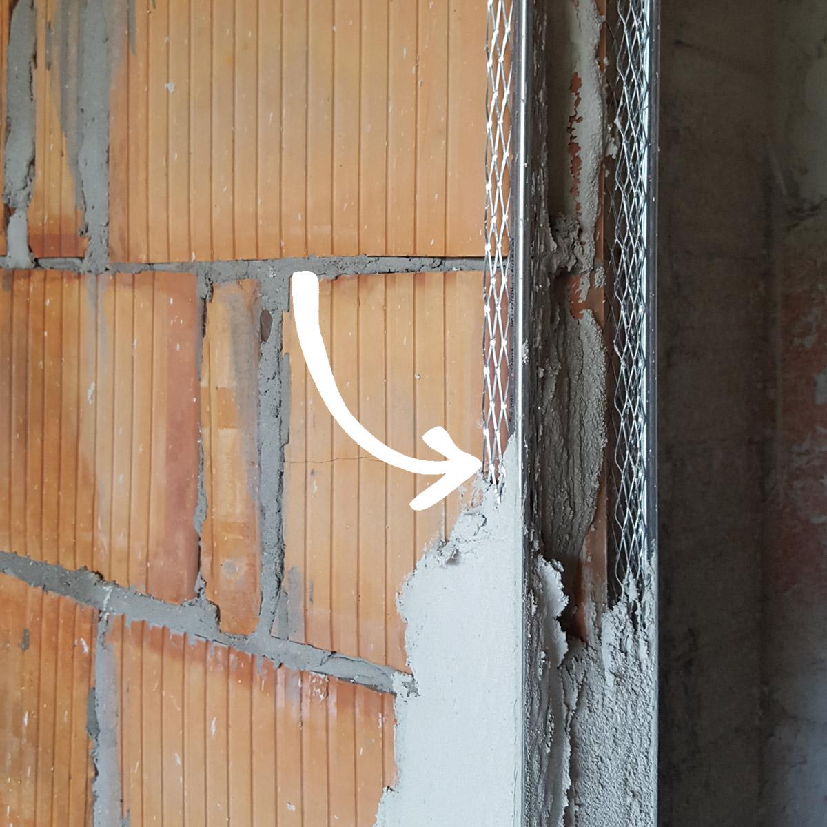 ALU ugaona lajsna sa mrežicom na uglu zida